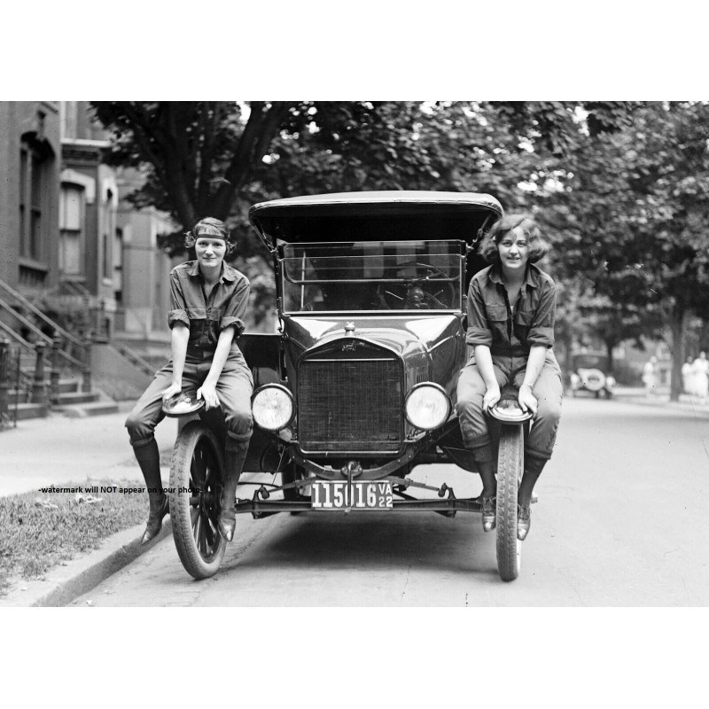 1922 Flapper PHOTO Vintage Car Young Women Riding Fender Prohibition