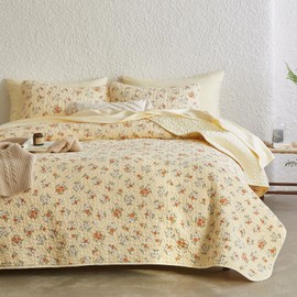 Wake In Cloud - Floral Quilt Set, Tiny Flower Botanical Cottagecore Shabby Chic for Women Teen Girls, Reversible Lightweight Bedspread Coverlet, 3 Pieces, Orange Yellow, Twin/Twin XL Size
