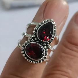 Navya Craft Granatstein Ring - Handgefertigter 925er Sterling Silber Statement-Ring für Frauen | Doppeltes Edelstein-Schmuckstück - Versprechensring - Ideales Geschenk für sie (54 (17.2))