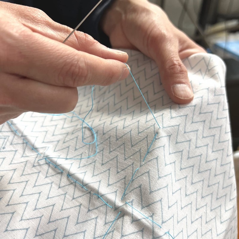 Daruma Hitomezashi Sashiko Kit – Kit de aguja e hilo