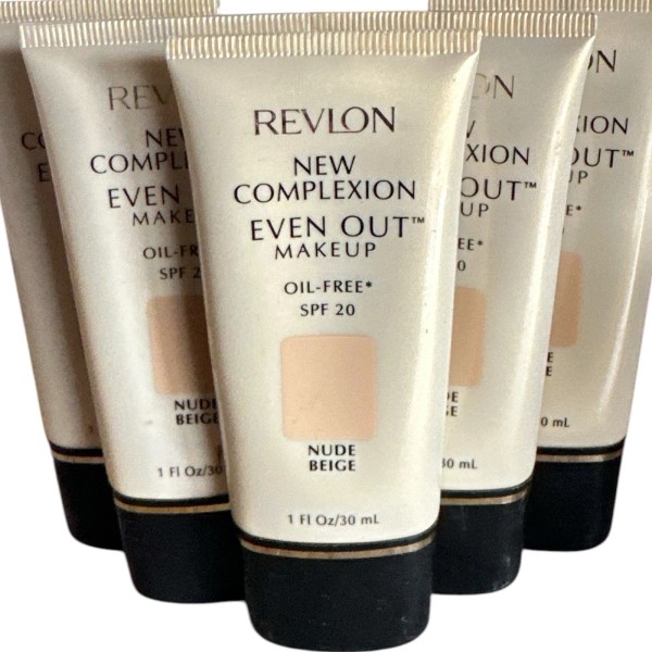 Revlon 5 Revlon New Complexion Even Out Makeup Oil-Free SPF