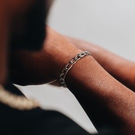 Speroto Men's Bracelet for Men Stainless Steel Bracelet Figaro Chain Hip Hop Bracelet Link Bracelet Gift for Men Women (silver,9mm,8.5inch)