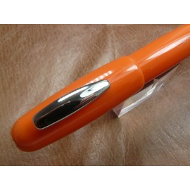 MV MONTEVERDE USA MEGA FOUNTAIN PEN IN ORANGE NEW  IN BOX  MEDIUM NIB