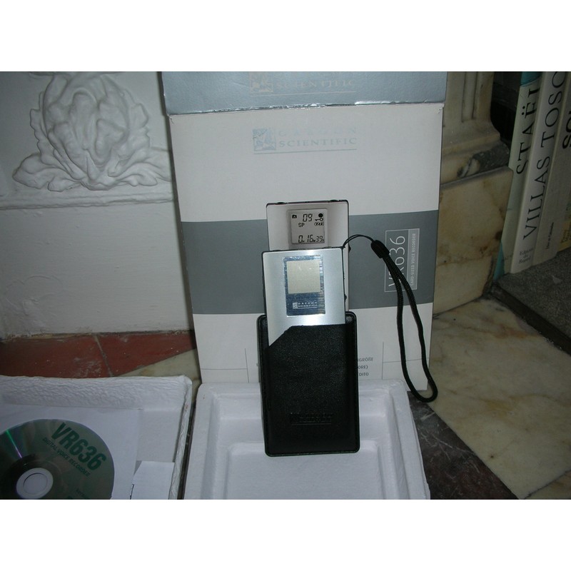 Oregon Scientific VR636 Credit Card Size Executive Voice Recorder with
