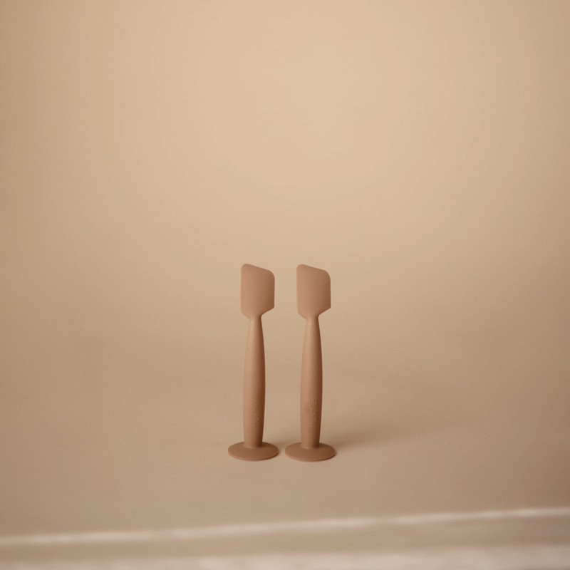 mushie Diaper Cream Applicator Soft Silicone with Suction Base (Natural)