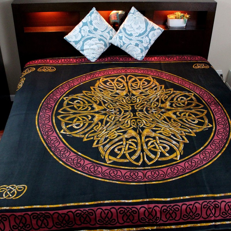 Red & Black Celtic Knot Indian Bedspread, Queen Size