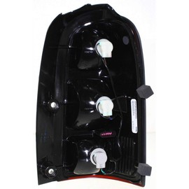 KarParts360: For 2005 2006 2007 Saturn Relay Tail Light Assembly Pair Driver and Passenger Side w/Bulbs For GM2800183 GM2801183 | 15787131, 15787132