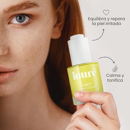 Triple C I Suero Facial de Vitamina C + Ácido Hialurónico I Potente Aclarador de Manchas I Aporta Luminosidad y Rejuvenece la Piel 30-ml