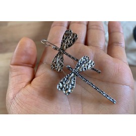 ◦•●◉ஐ GEHÄMMERTE LIBELLE IN SILBER ஐ◉●•◦ einmalige Ohrringe an integrierten Ohrhaken