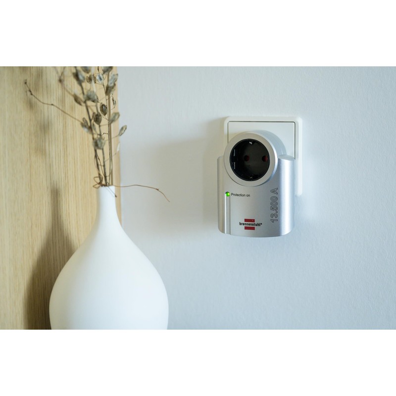 Brennenstuhl Primera-Line, Steckdosenadapter mit Überspannungsschutz (Adapter als Blitzschutz für Elektrogeräte)