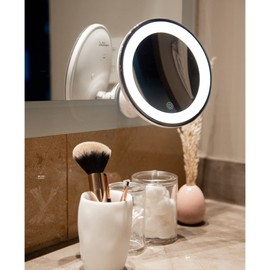 Maquillali Espejo LED de Aumento x10 con Base de Ventosa y Rotación 360°, Led de 3 Colores En Iluminación Y Ajustable En Brillo, Pantalla Táctil, Carga con USB o Pilas para Maquillaje o Baño (Blanco)
