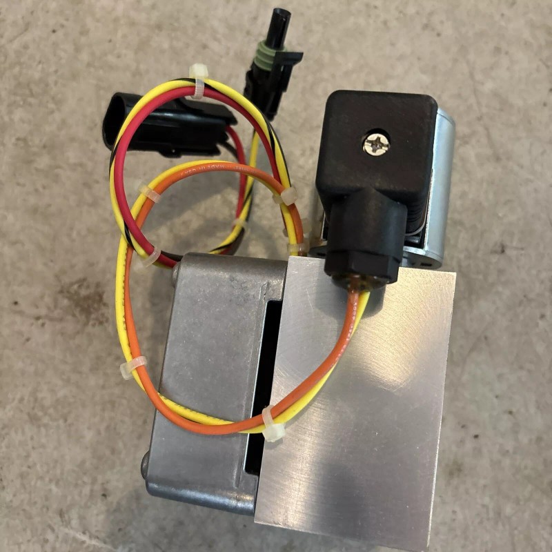 Sauer Danfoss Hydraulic Fan Controller 24v 3000PSI 1090322 NOS