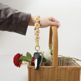 Poagoep Boho Keychain Handmade Keychain Wristlet Key Chain Wrist Lanyard for Keys Cute daisy keychain for Women(2)