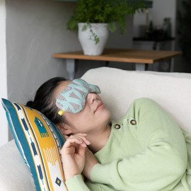 Natural Materials Hinyari with the Power of Salt Warm Mung Beans Salt Eye Pillow Soft Linen Navy 8.3 x 3.5 x Thickness 0.4 inches (21 x 9 x 1 cm) Relaxing with the scent of lavender and chamomile for