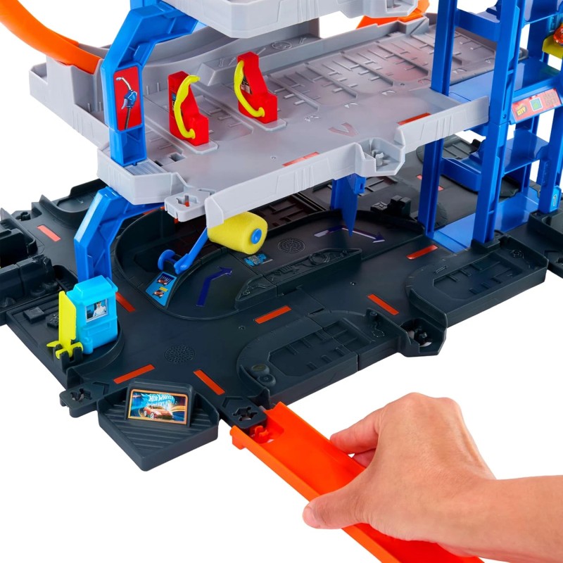 Hot Wheels City Mega Loop Garage Track Set with 1:64
