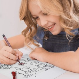 THE TWIDDLERS - 10 Kids Colour-in Bags, Paint Your Own Gift Bag for Kids, Eco Non Woven Reusable and Washable Bags with Colouring Pens, DIY Party Birthday - Assorted Designs, 25cm x 22cm