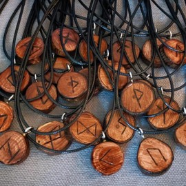 yhslmh Runes Stencils for Painting on Wood Stones Reusable Celtic Border Ancient Alphabet Viking Symbol Stencils for Crafts Canvas Furniture Wall Drawing Card Making Pattern Decorative (Runes)