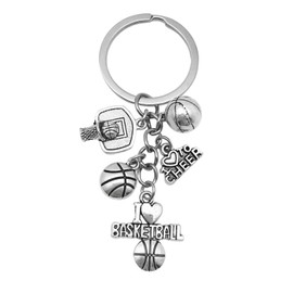 BNREOZA 1 Piece Creative Basketball Series Keyring, Basketball Sports Pendant, Basketball League Men Children Basketball Gifts, Basketball Lovers