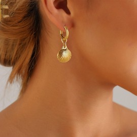 Shell Earrings Gold Sea Shell Earring for Women Seashell Beach Earring Summer Beach Vacation Outfits for Women Trendy Jewelry Gifts