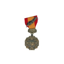 Vietnam Cross of Gallantry With- Palm-MEDAL