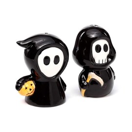Puckator Ceramic Skull Salt and Pepper Shakers