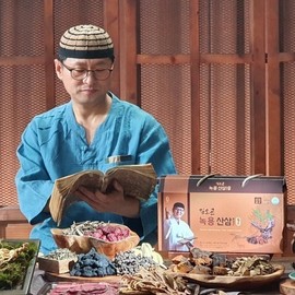 Kim Oh-gon Green Ginseng Red Ginseng Extract Green Ginseng Extract Green Ginseng Red Ginseng Bo, a 2-month supply of more concentrated green ginseng cultured roots (60 packets + 10 agarwood pills) / 김오곤녹용산삼 홍삼액 녹용액 녹용홍삼보 더 진한 녹용산삼배양근 2개월분(60포+침향환10환)