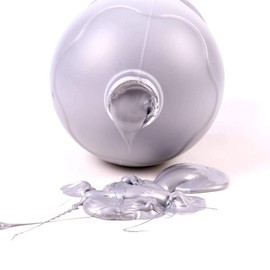 Mont Marte Discovery School Acrylic, Silver, 1/2 Gallon (2 Liter). Ideal for Students and Artists. Excellent Coverage and Fast Drying. Pump Lid Included.