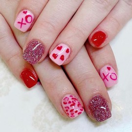 24Pcs Heart Press on Nails Short Square Valentine's Day Fake Nails with Red Glitter Design Acrylic False Nails Glossy Artificial Valentine Nails Glue on Nails Cute Heart Stick on Nails for Women Girls