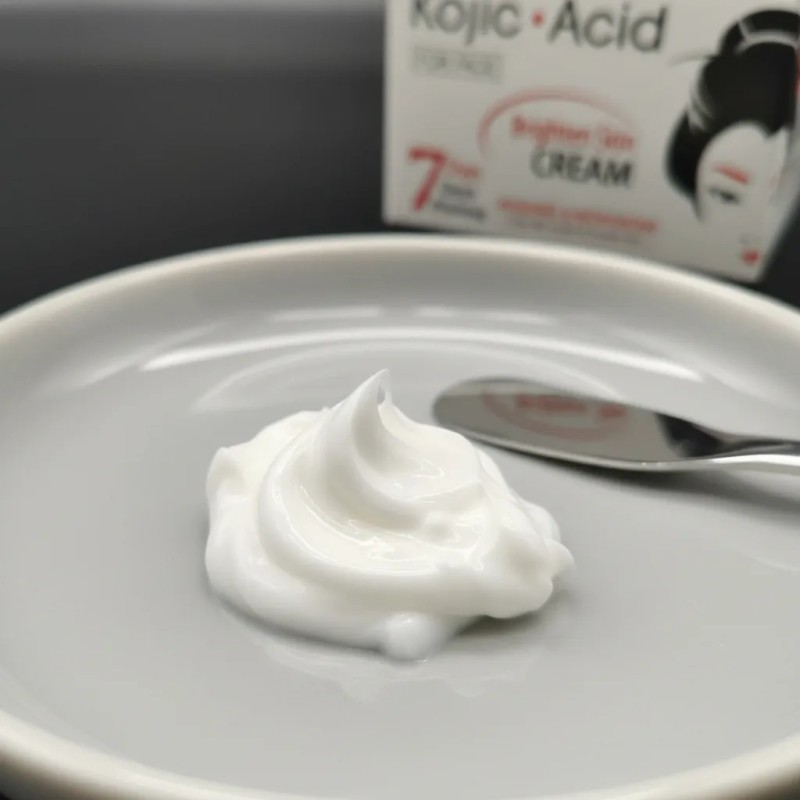 Crema Aclarante Iluminadora Ácido Kójico Manchas Paño 120g Mixta Día