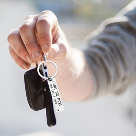 HOAEWAUG 2 Pcs Couples Keychain Couple Love Keyring I Love You More Keychain Stainless steel keychain for Boyfriend Girlfriend Husband Wife Gifts