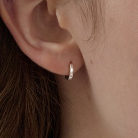 Leang 925 Silver Flat One-Touch Ring Earrings 4mm Pair / 르앙 925실버 플랫 원터치 링 귀걸이 4mm  한 쌍