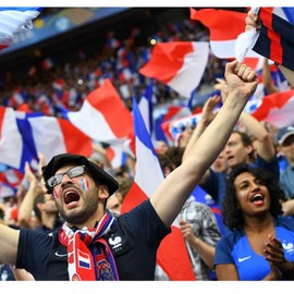 2 x France Flag 90 x 150 cm Large Flag with Pole Buckle and Cords for Holding Lightweight Flag for Sports Football Events Building (2 x France)