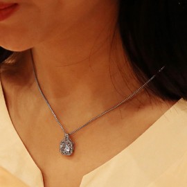 Inilbran Boho Crystal Square Choker Necklace Vintage CZ Square Pendant Necklace Silver Geometric Square Necklace Minimalist Square Chain Necklace Jewelry for Women and Girls