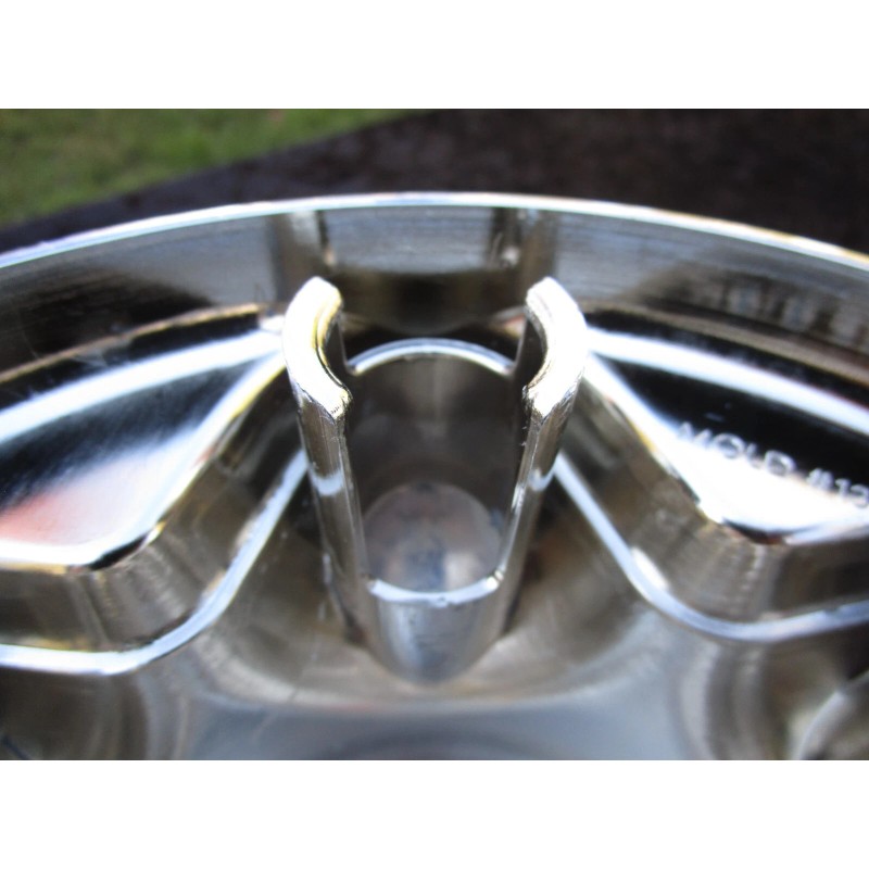 Sundowner 6 Lug with 5.5" Bolt Circle Trailer Chrome Center