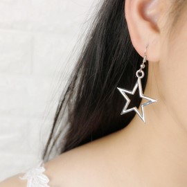 Atiptu Star Pendant Necklace for Women,Gothic Boho Y2k Star Necklace Simple Hollow Star Pendant Necklace Earrings Set,Necklace Jewelry Y2k Accessories (A)