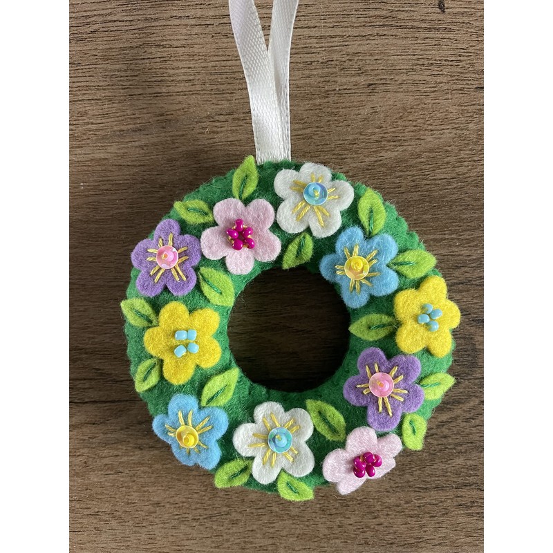 Handmade felt Easter decoration, hanging spring ornament - wreath