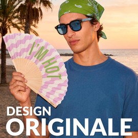 Fisura – Ventaglio Originale con Scritta “I’m hot”, Ventaglio in Legno Moderno Lilla con Onde, Ventaglio a Mano con Laccetto Incluso, Idea Regalo Divertente, 42,5 x 23 cm