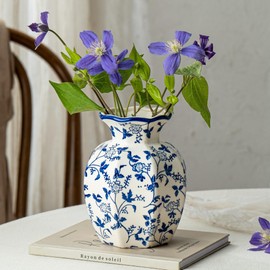 SEUYUCL Small Blue and White Ceramic Vase, 6 Inch Vintage Chinoiserie Flower Vase Decorative Antique Vases for Home Decor, Rustic Porcelain Vase Farmhouse Shelf Table Centerpieces Decor
