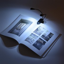 Luz para atril, luz de lectura para atril con clip, luces LED para libros con clip, lámpara LED con brazos ajustables pequeños y USB, funciona con pilas AAA(8 cuentas)