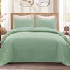 Exclusivo Mezcla Reversible Full Queen Quilt Bedding Set with Pillow