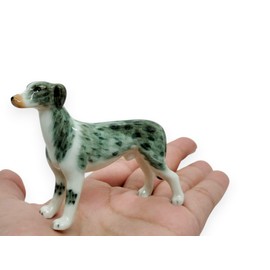 WitnyStore Winzige, 3,6 cm hohe weiße graue Lurcher Hund stehende Figur – Miniatur-Figur, handbemalte Keramik-Figuren, Haushalt, Tiere, Hunde, Welpen, Porzellan, dekorative Sammlerstücke, Dekoration