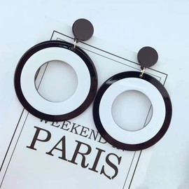 Fashion White Black Dangle Earrings Round Square Triangle Heart Shape Acrylic Simpleism Geometric Drop Earrings for Women (Round)