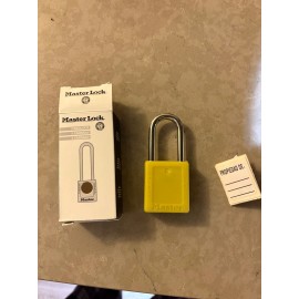 Uline masterlock Lockout Padlock - Keyed Alike, 1 1⁄2" Shackle, Yellow
