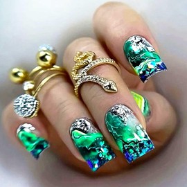 Rilafuvu Press on Nails Short Fake Nails Ombre Emerald Green press on nails Glue on Nails Glitter Acrylic Nails Glossy False Nails Press on Nails for Women 24Pcs (green Marble square nails)