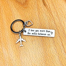 NYRWFQXG Long Distance Relationship Gifts Keychain for Boyfriend Girlfriend Long Distance Gift for Him Her I Love You More Than The Miles Between Us Key Chain for Family Friends Gifts