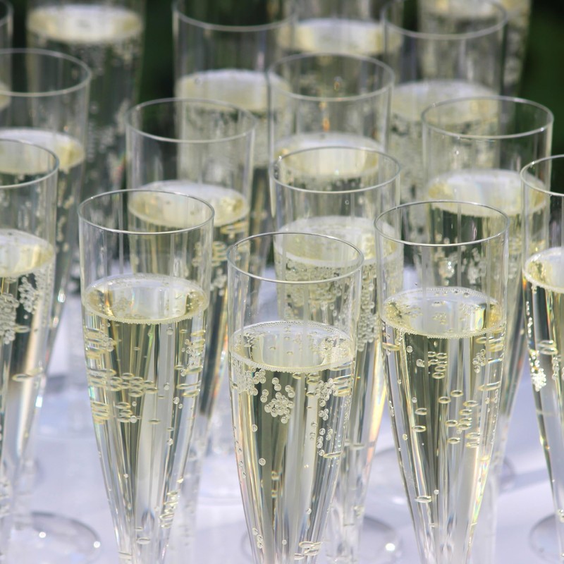 AIOS Set of 6 Unbreakable Polycarbonate Champagne Flutes. Capacity 150ml.