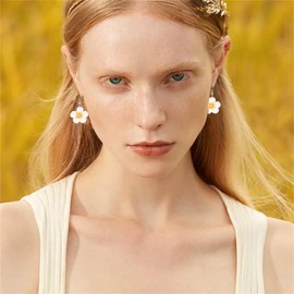 Dreuyet Colorful Plumeria Rubra Necklace Earrings Set for Women Elegant Hawaiian Style Flower Necklaces Bohemia Tropical Flower Dangle Earrings Luau Beach Party Accessories (white)