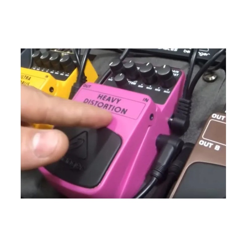 Behringer Hd-300 Heavy Distortion Guitarra Distorsion Color Rosa