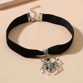 Inateannal Punk Velvet Choker Necklace Silver Spider Pendant Necklace Short Black Spider Collar Necklace Gothic Velvet Band Necklace Chain Jewellery for Women and Girls