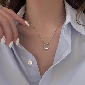 Aneneiceera Vintage Horseshoe Choker Necklace Silver U Shape Pendant Necklace Lucky Horseshoe Necklace Minimalist Geometry Necklace Chain Jewelry for Women